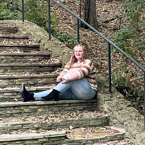 Meet your Posher, Julianne - Picture 1 of 1